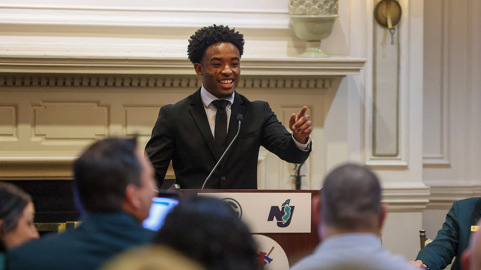 Full college scholarships awarded to nine New Jersey student caddies